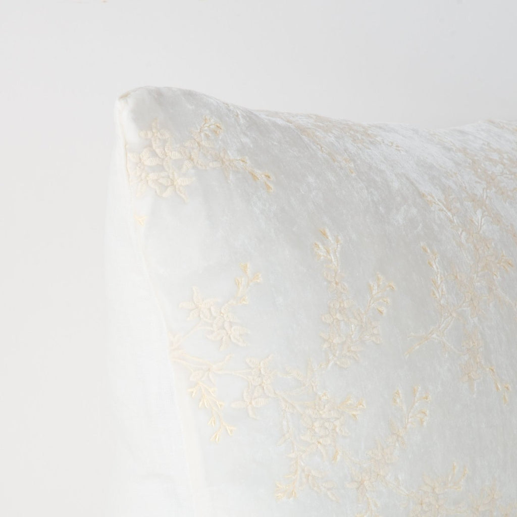 Bella Notte Linens LYNETTE THROW PILLOW