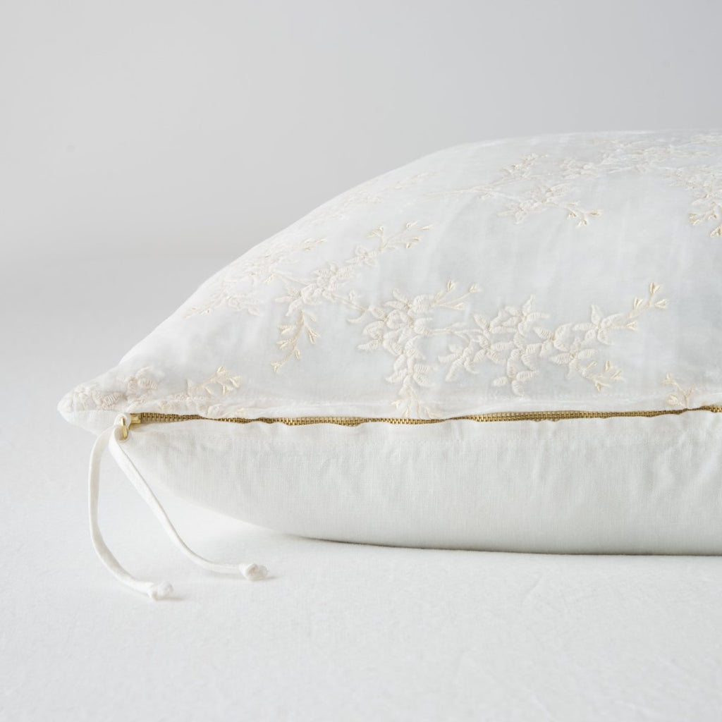 Bella Notte Linens LYNETTE THROW PILLOW Winter White 15x24
