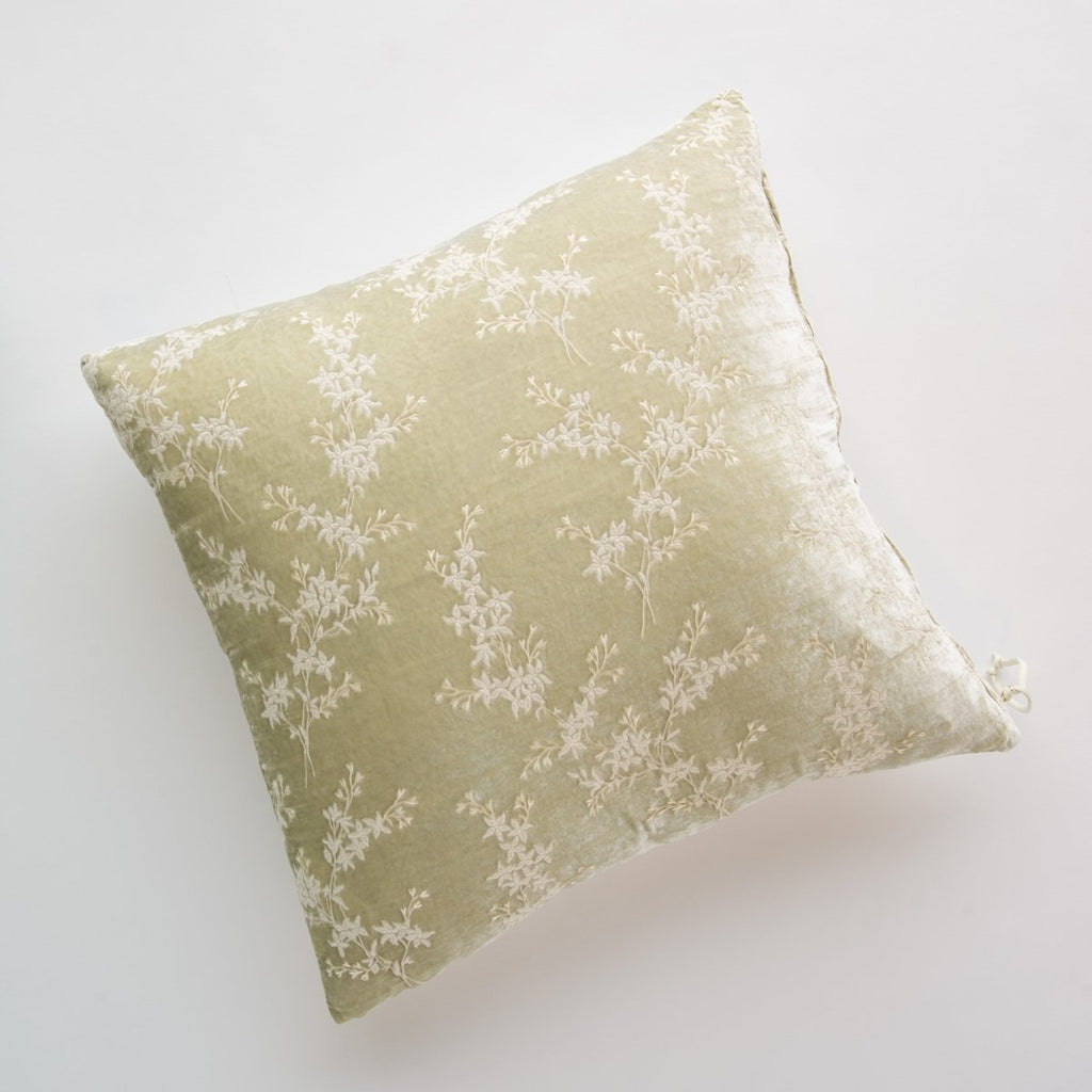 Bella Notte Linens LYNETTE THROW PILLOW Parchment