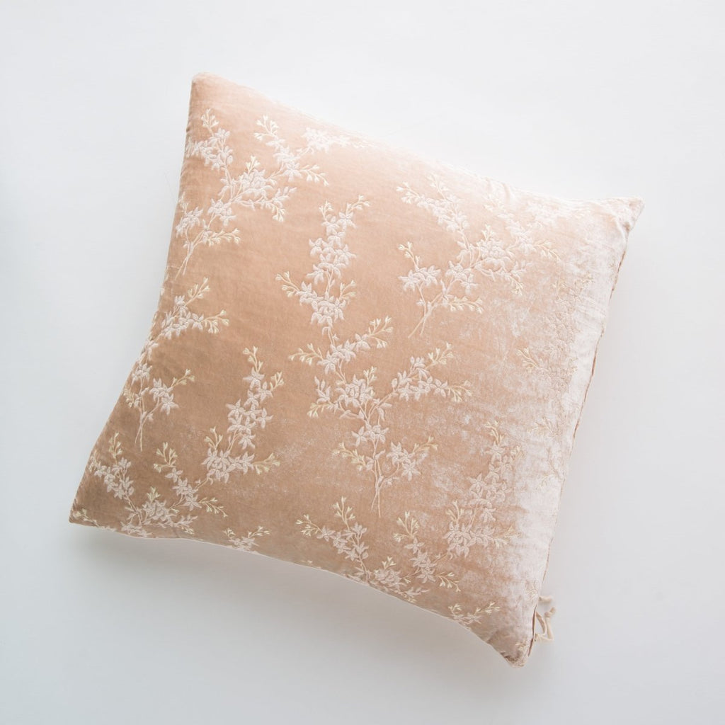 Bella Notte Linens LYNETTE THROW PILLOW Pearl