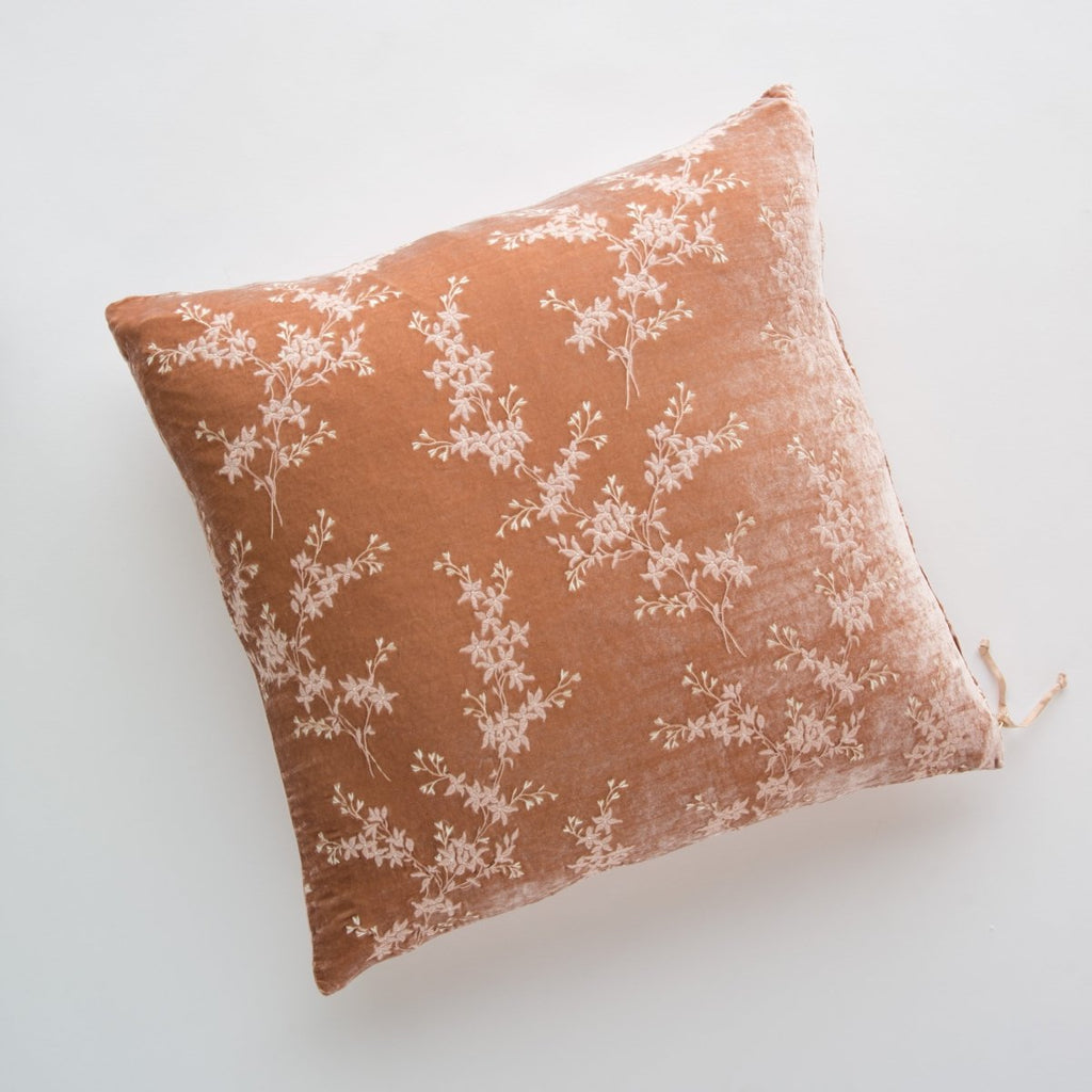 Bella Notte Linens LYNETTE THROW PILLOW Rouge
