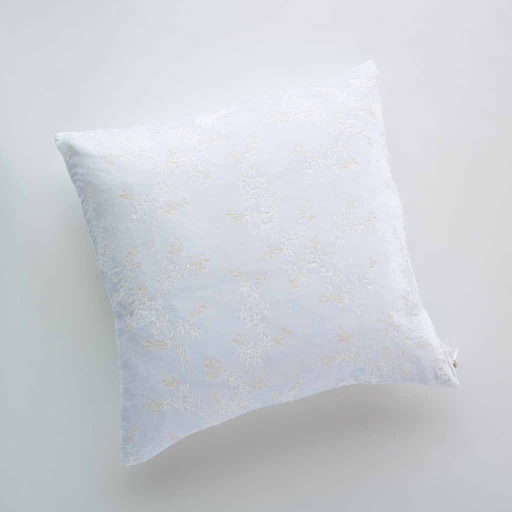 Bella Notte Linens LYNETTE THROW PILLOW White