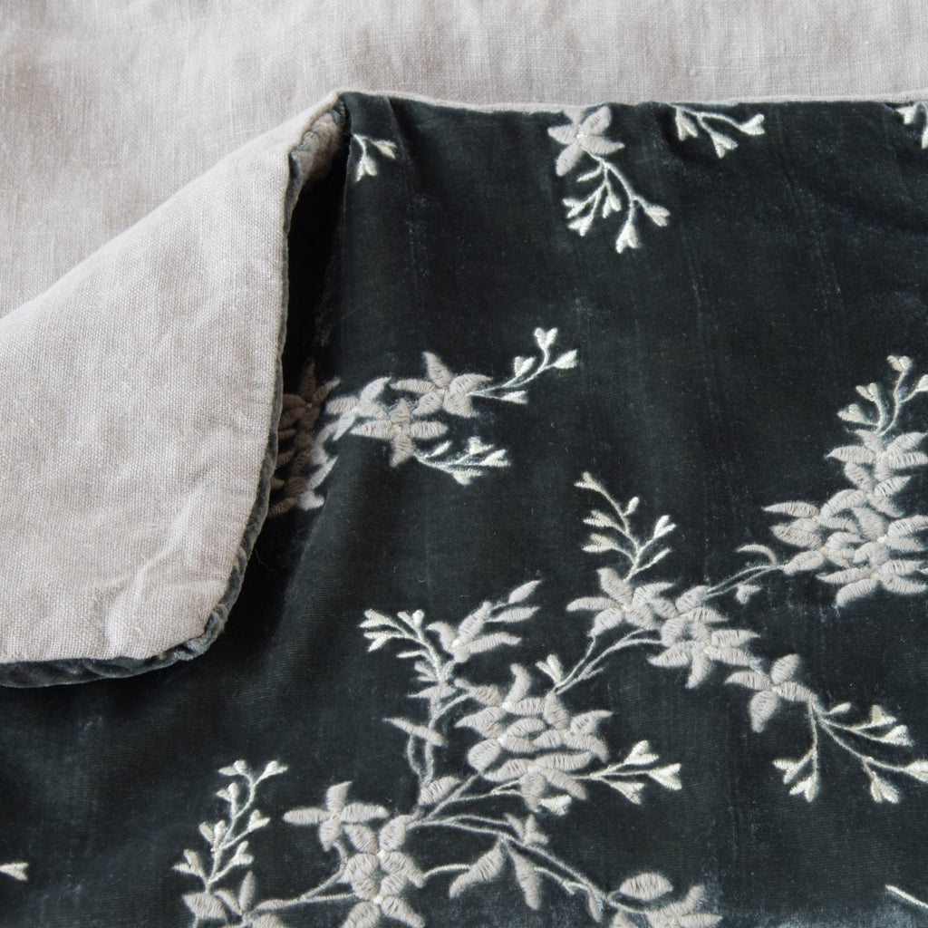 Bella Notte Linens LYNETTE THROW BLANKET Fog