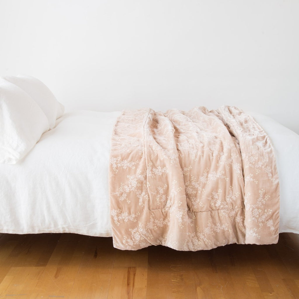 Bella Notte Linens LYNETTE THROW BLANKET