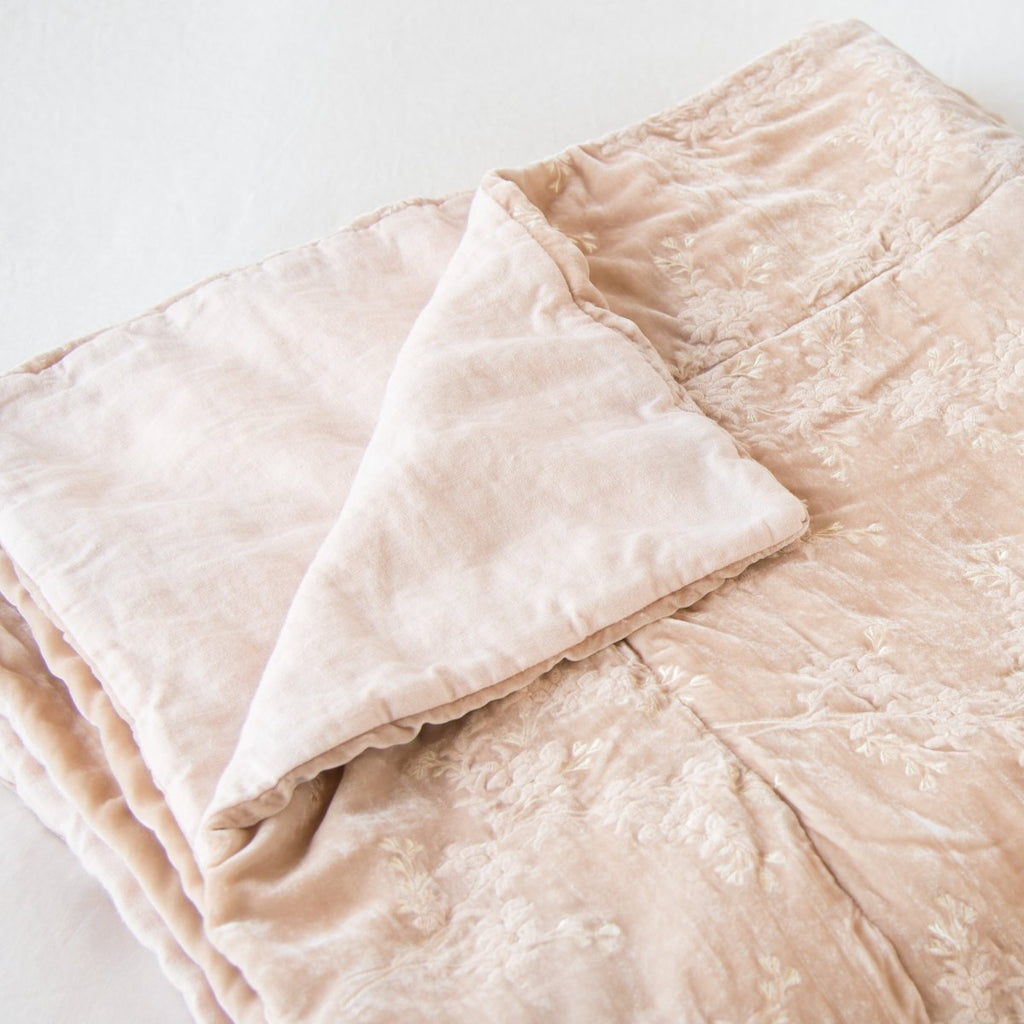 Bella Notte Linens LYNETTE THROW BLANKET