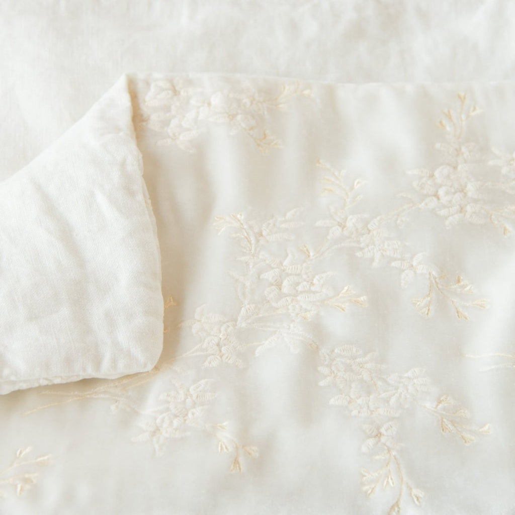 Bella Notte Linens LYNETTE THROW BLANKET White Throw_50x72