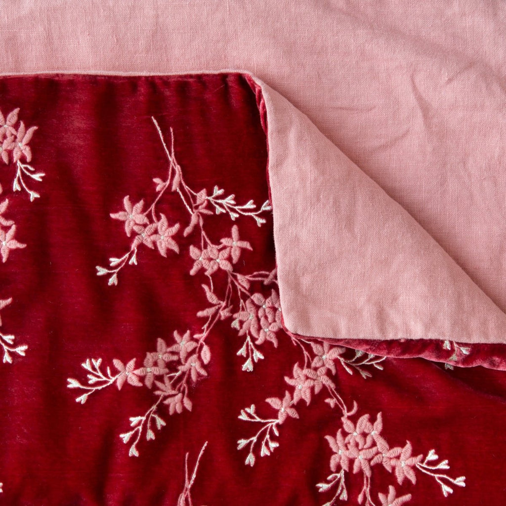 Bella Notte Linens LYNETTE THROW BLANKET
