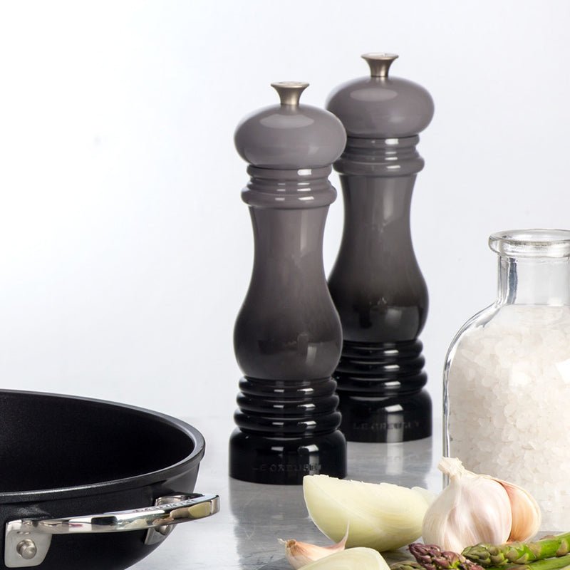 Salt and Pepper Grinder Set Unique Black & White Seasoning Mills ,Modern  Kitchen Tools