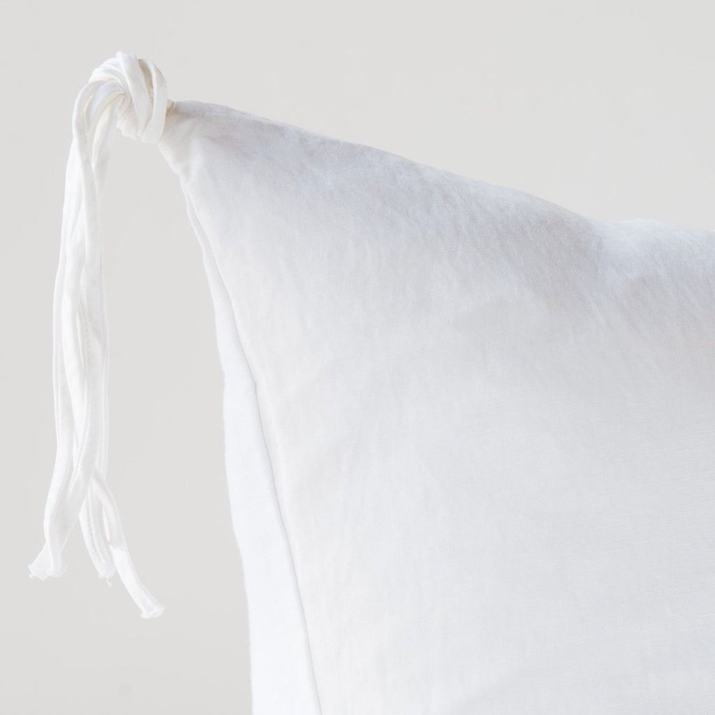 Bella Notte Linens TALINE THROW PILLOW White