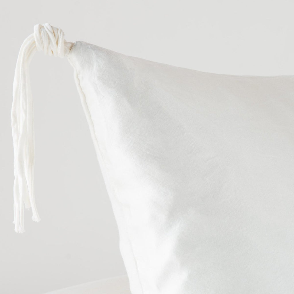 Bella Notte Linens TALINE THROW PILLOW Winter White