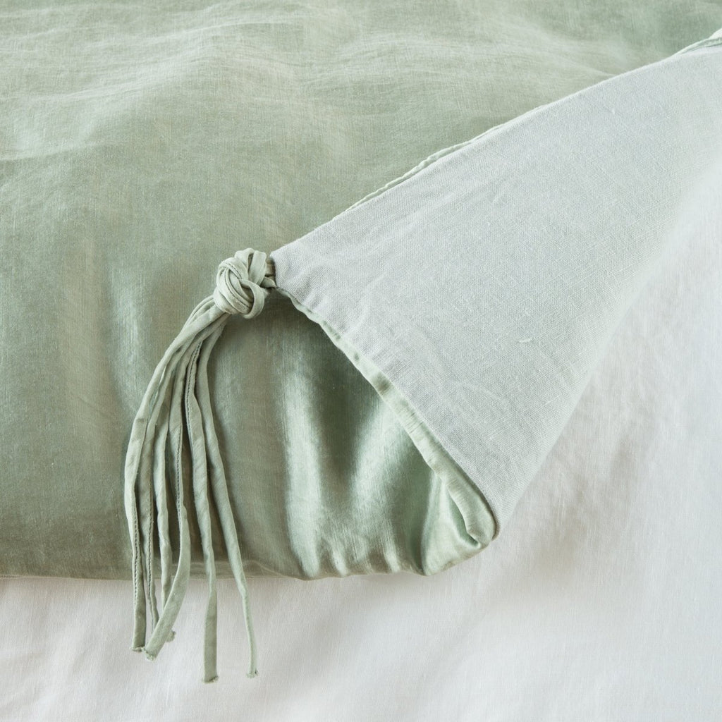 Bella Notte Linens TALINE THROW BLANKET Eucalyptus Bed End_50x95