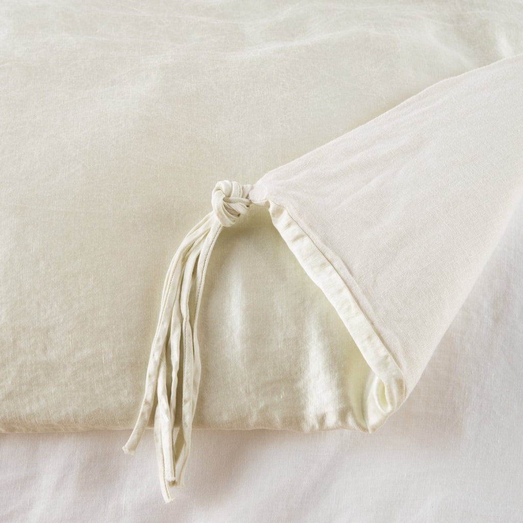 Bella Notte Linens TALINE THROW BLANKET Parchment Bed End_50x95
