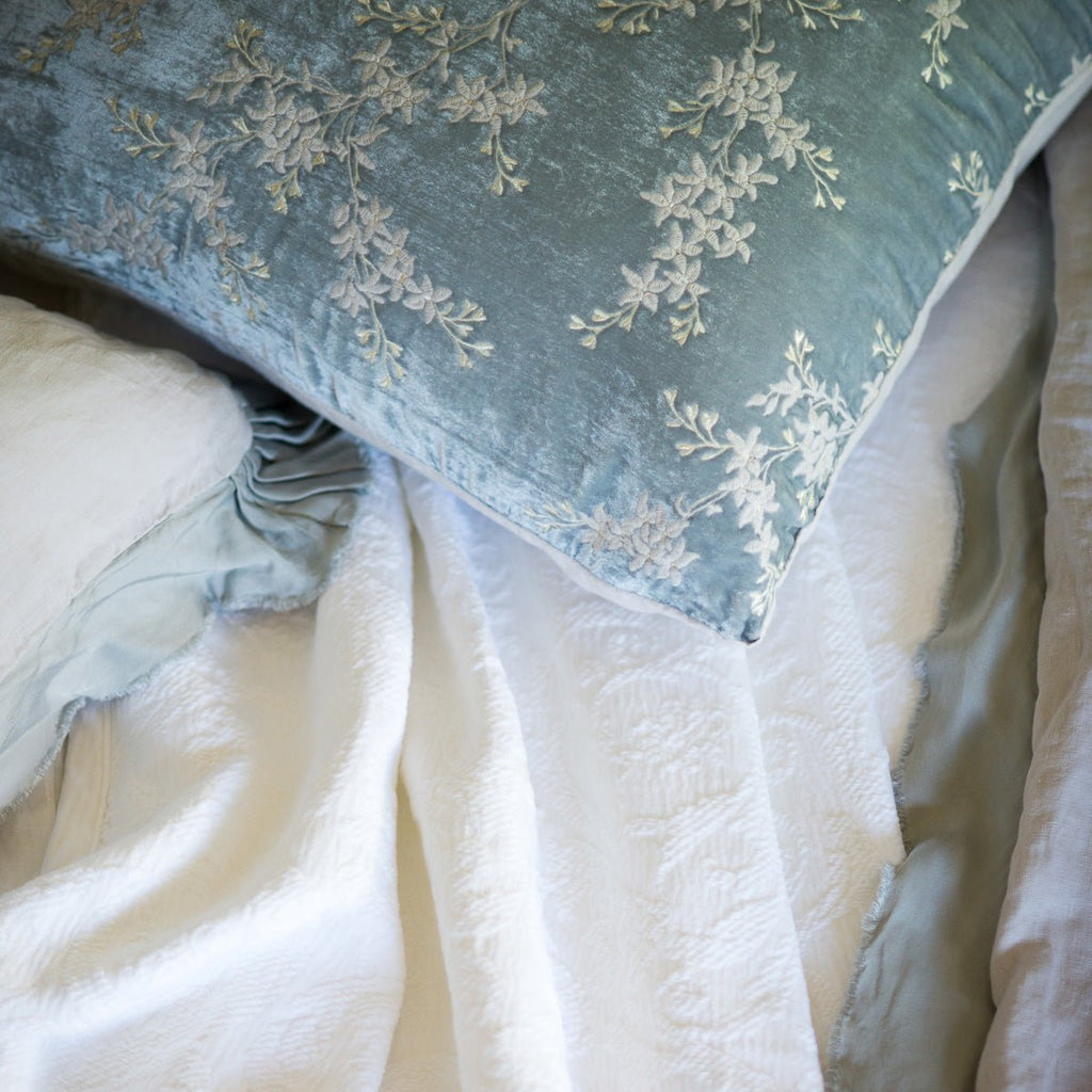 Bella Notte Linens LYNETTE THROW PILLOW