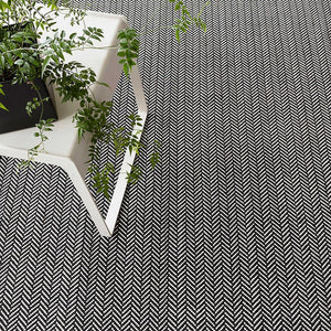 Dash and Albert HERRINGBONE INDOOR/OUTDOOR RUG Black_Ivory