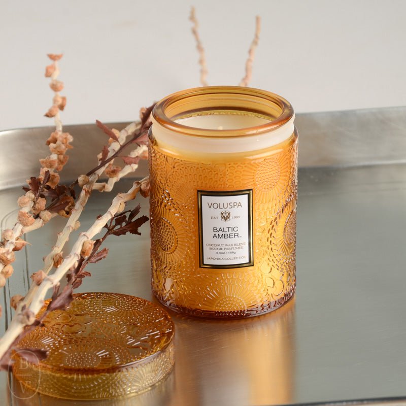 Voluspa EMBOSSED JAR CANDLE Baltic Amber Small