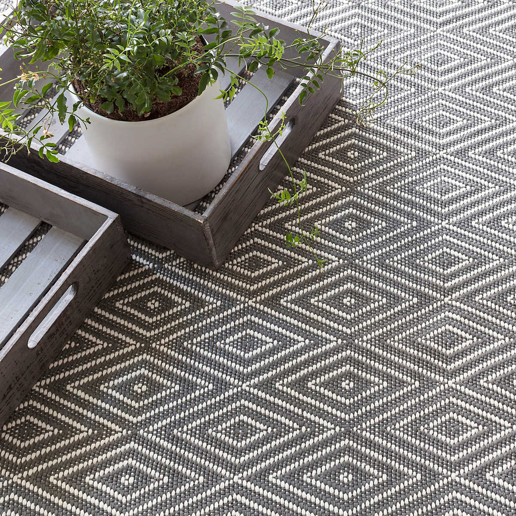 Dash and Albert DIAMOND INDOOR/OUTDOOR RUG Graphite_Ivory