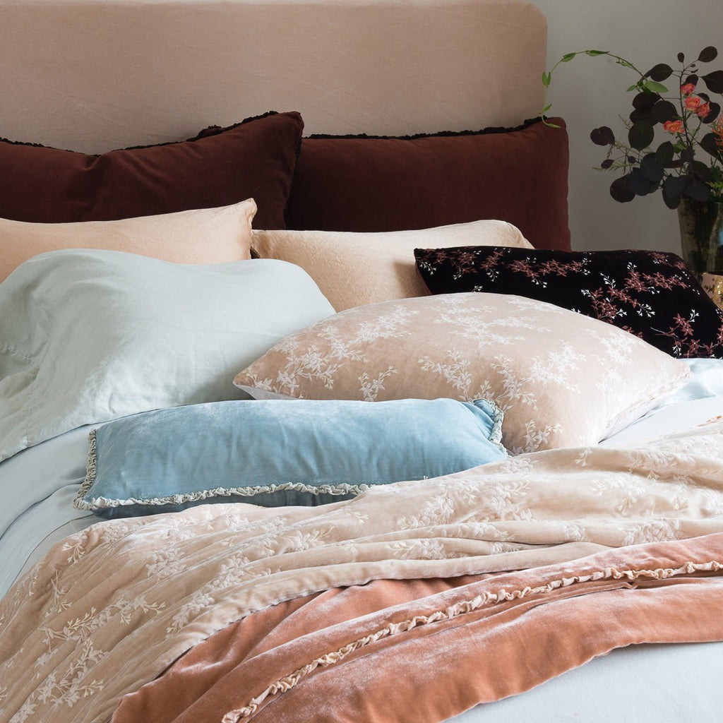 Bella Notte Linens LYNETTE THROW PILLOW
