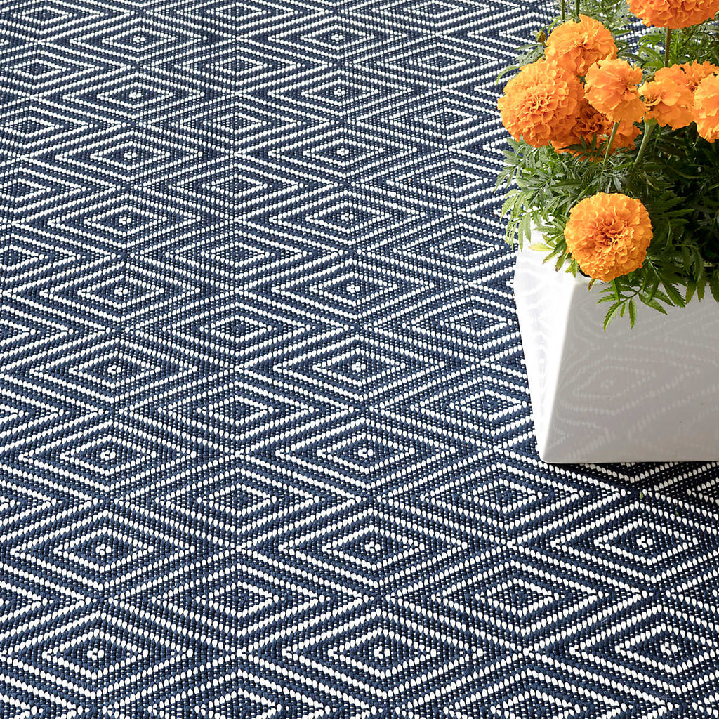 Dash and Albert DIAMOND INDOOR/OUTDOOR RUG Navy_Ivory