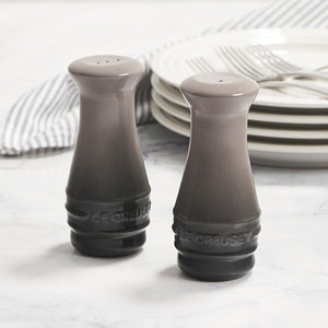 Le Creuset SALT AND PEPPER SHAKER SET Oyster