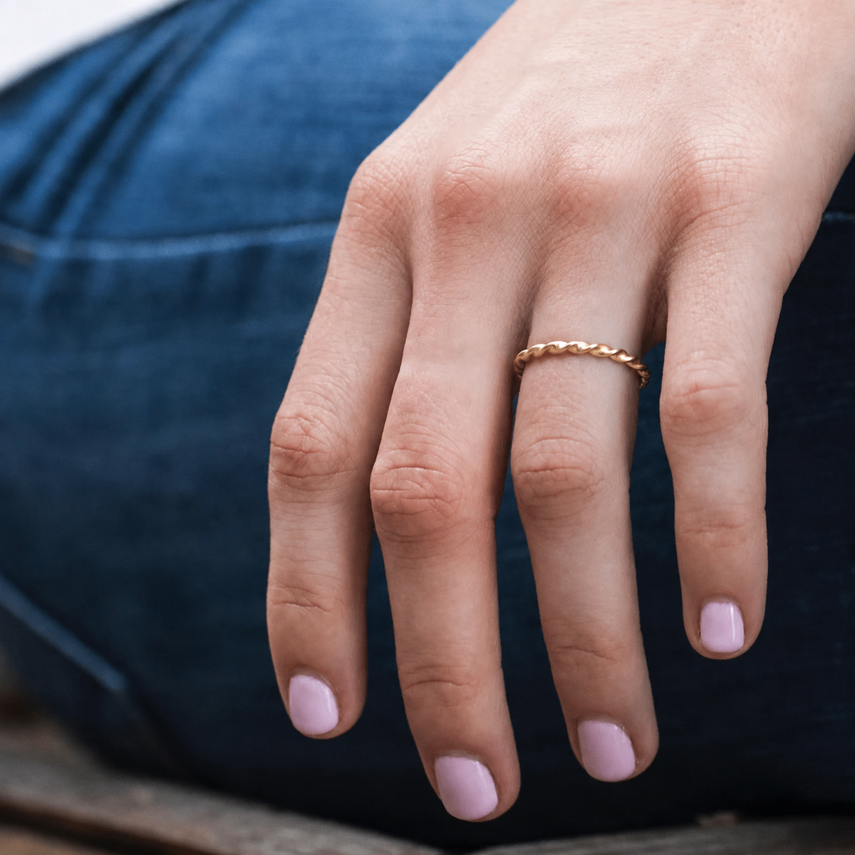 CLASSIC GOLD TWISTED THIN BAND RING