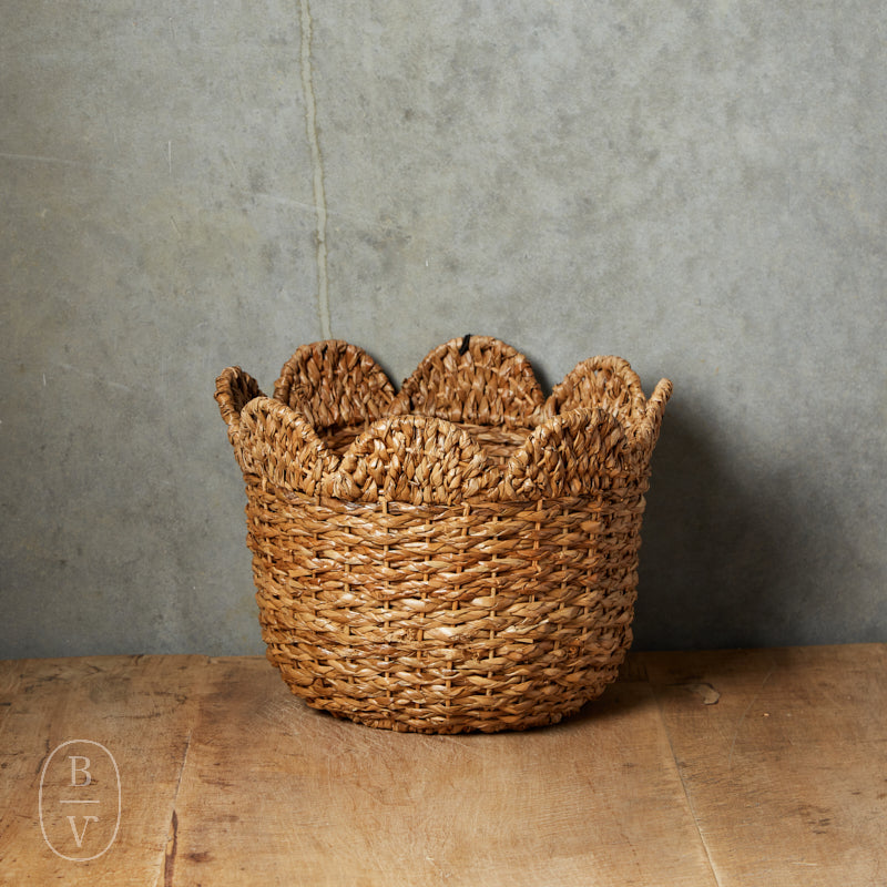 Creative Co-op BRAIDED BANKUAN BASKET WITH SCALLOPED EDGE 13
