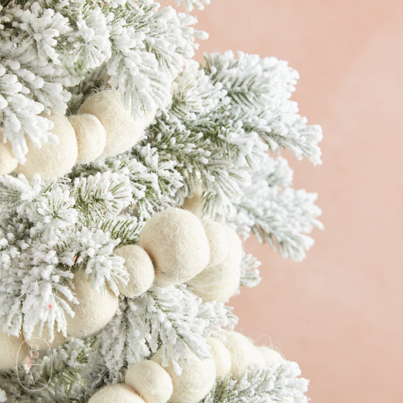 Creative Co-op HANDMADE WOOL FELT BALL GARLAND