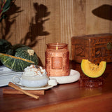 Voluspa SEASONAL EMBOSSED JAR CANDLE