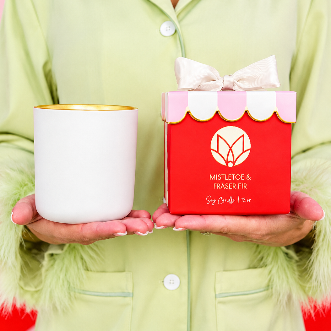 Musee SEASONAL SCALLOPED BOXED CANDLE Mistletoe and Fraser Fir