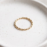 CLASSIC GOLD TWISTED THIN BAND RING