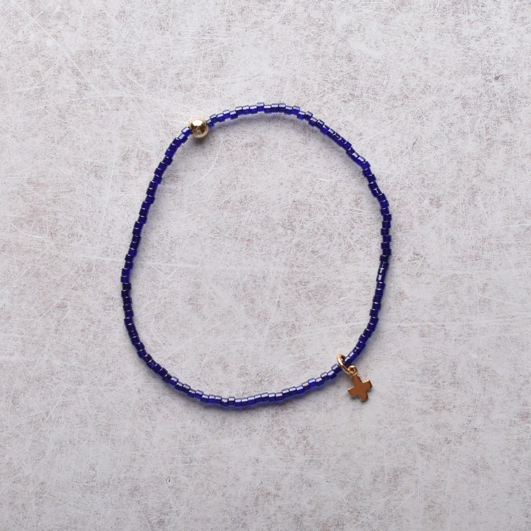 eNewton Design HOPE CLASSIC SIGNATURE CROSS SMALL GOLD CHARM BRACELET FW26 Navy