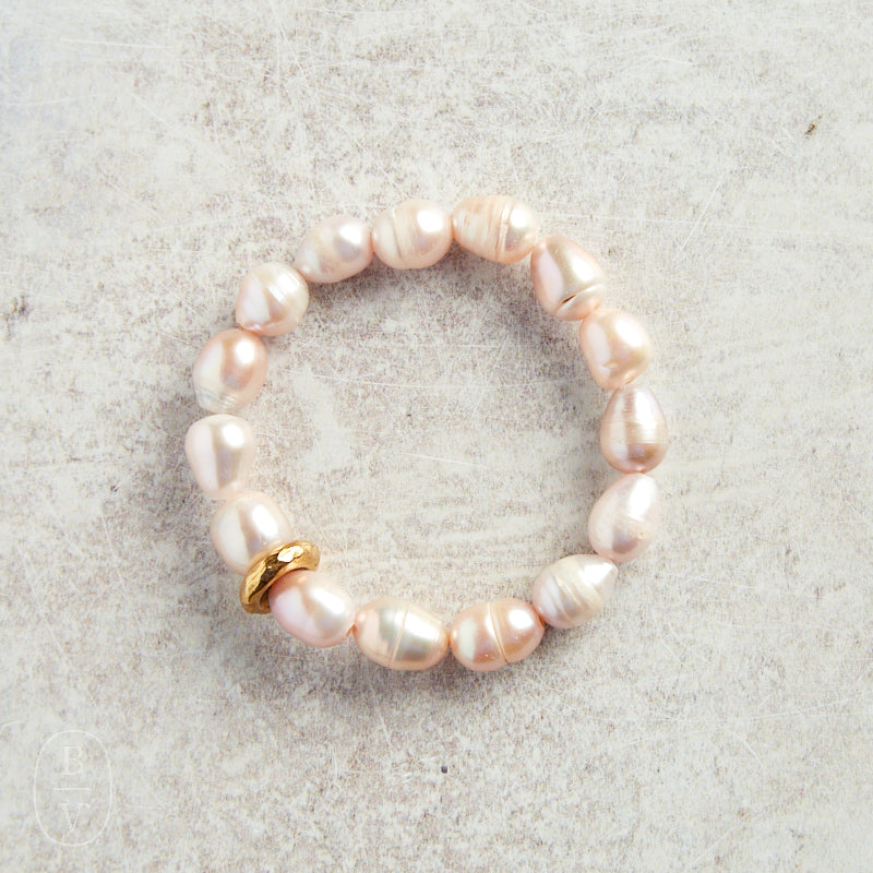 Virtue GOLD WASHER PEARL STRETCH BRACELET Blush