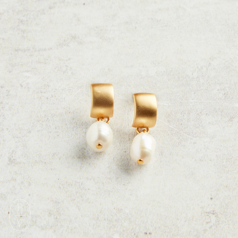 Virtue FLAT SEMI CIRCLE MINI PEARL EARRINGS White Gold