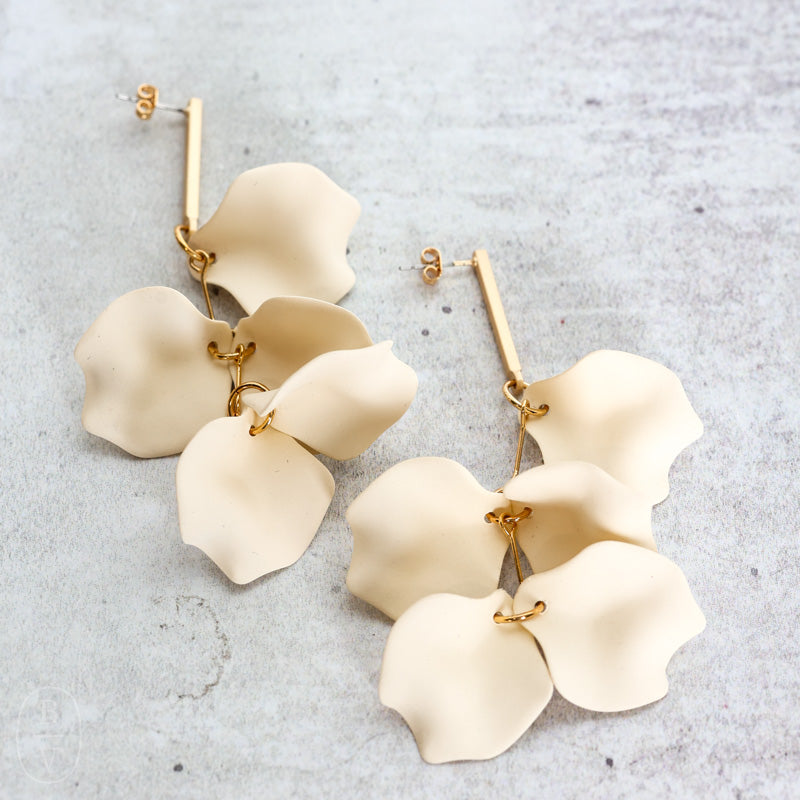 Virtue GOLD BAR POST HYACINTH EARRINGS Cream