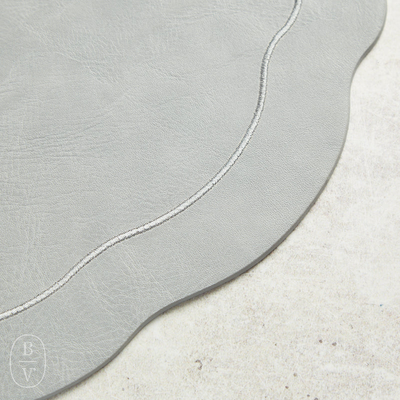 Kim Seybert TAILORED PLACEMAT