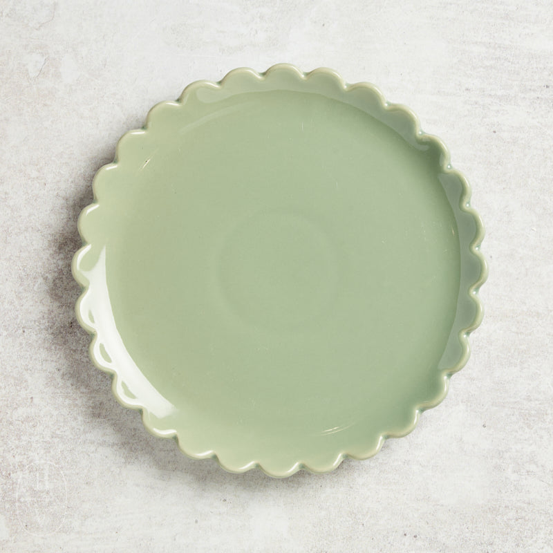 Creative Co-op SCALLOPED STONEWARE ACCENT PLATE Green