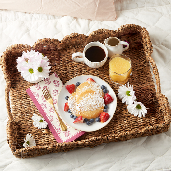 WOVEN WICKER SCALLOP TRAY