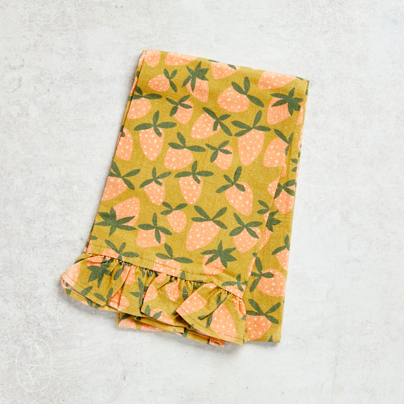 Creative Co-op FRUITS AND VEGGIES RUFFLE TEA TOWEL Strawberries