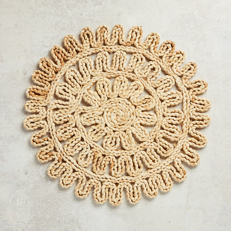 Creative Co-op ROUND WOVEN STRAW PLACEMAT Natural