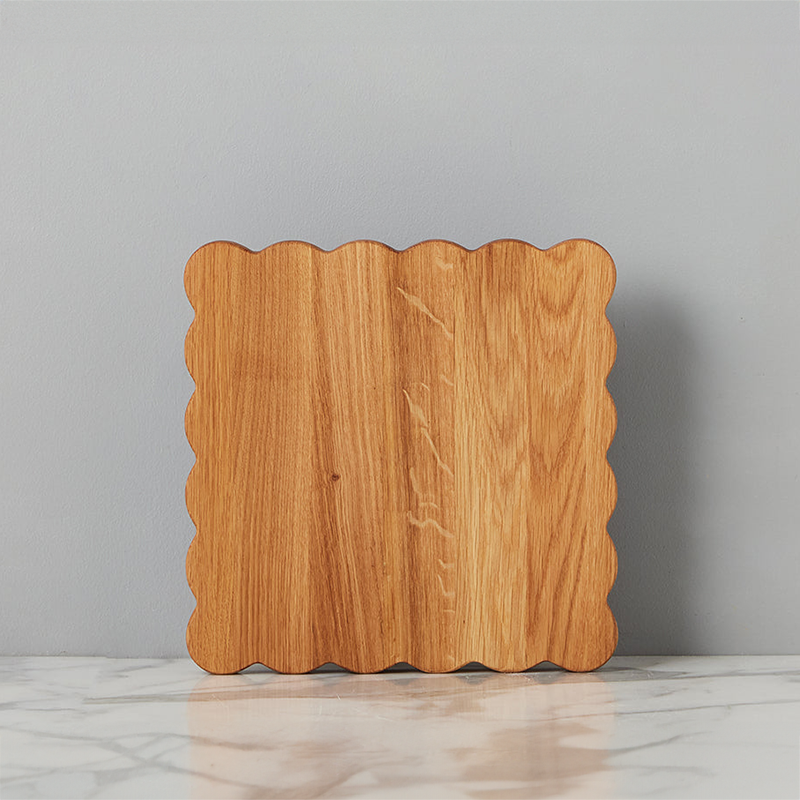 Europe 2 You SQUARE SCALLOPED CUTTING BOARD Small