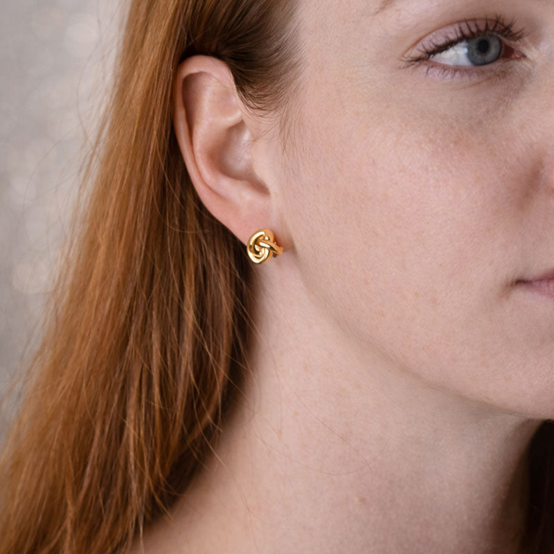 Golden Stella LOVE KNOT STUDS Gold