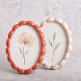 HM RESIN OVAL SCALLOPED PICTURE FRAME