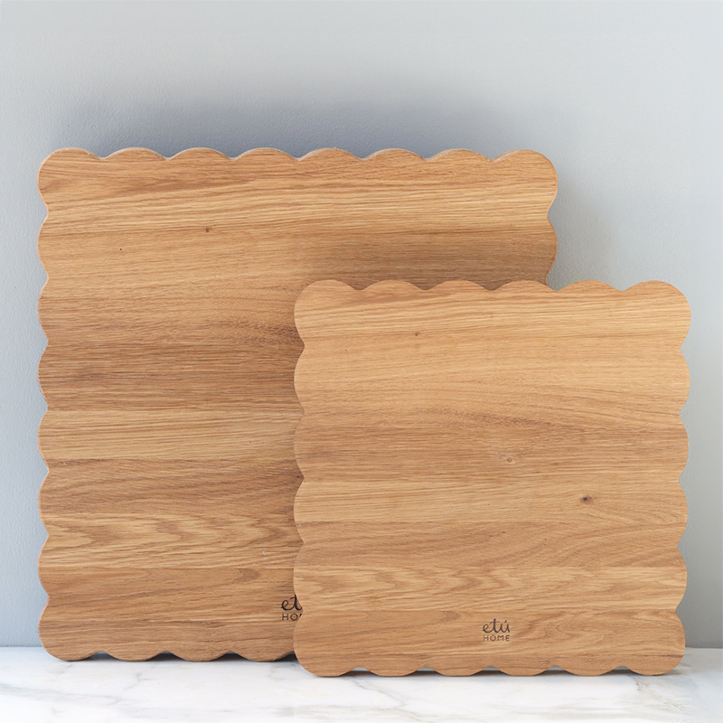 Europe 2 You SQUARE SCALLOPED CUTTING BOARD