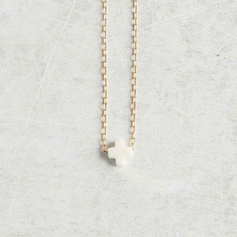 eNewton Design SIGNATURE CROSS SMALL NECKLACE Off White 16