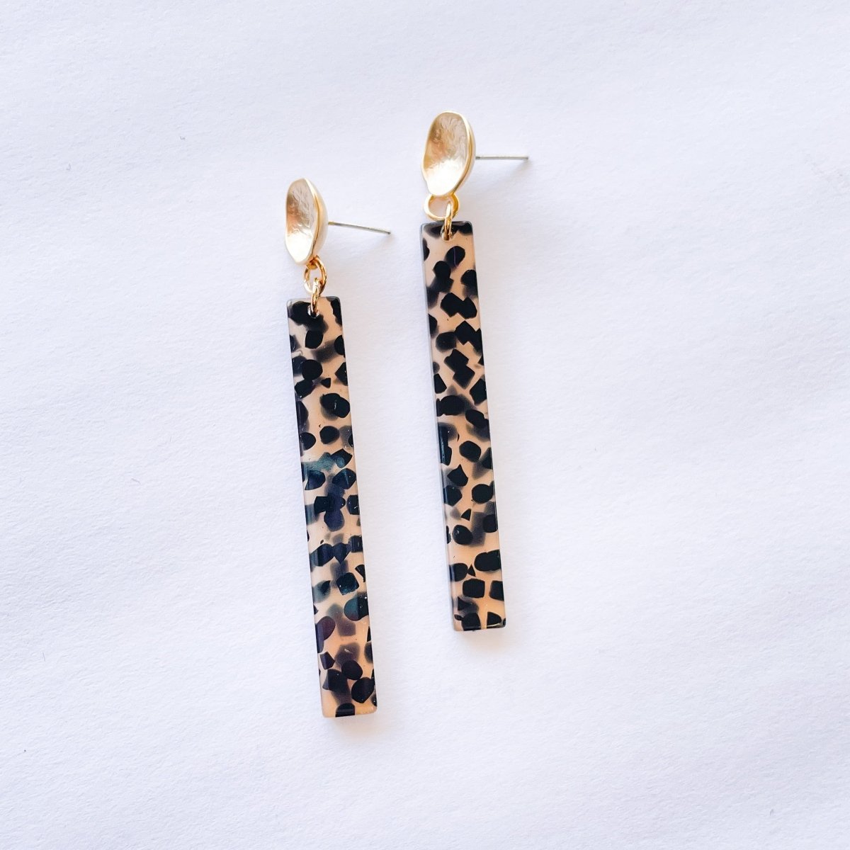 Virtue GOLD ROUND HAMMERED POST ACRYLIC BAR EARRINGS Spotted Cheetah