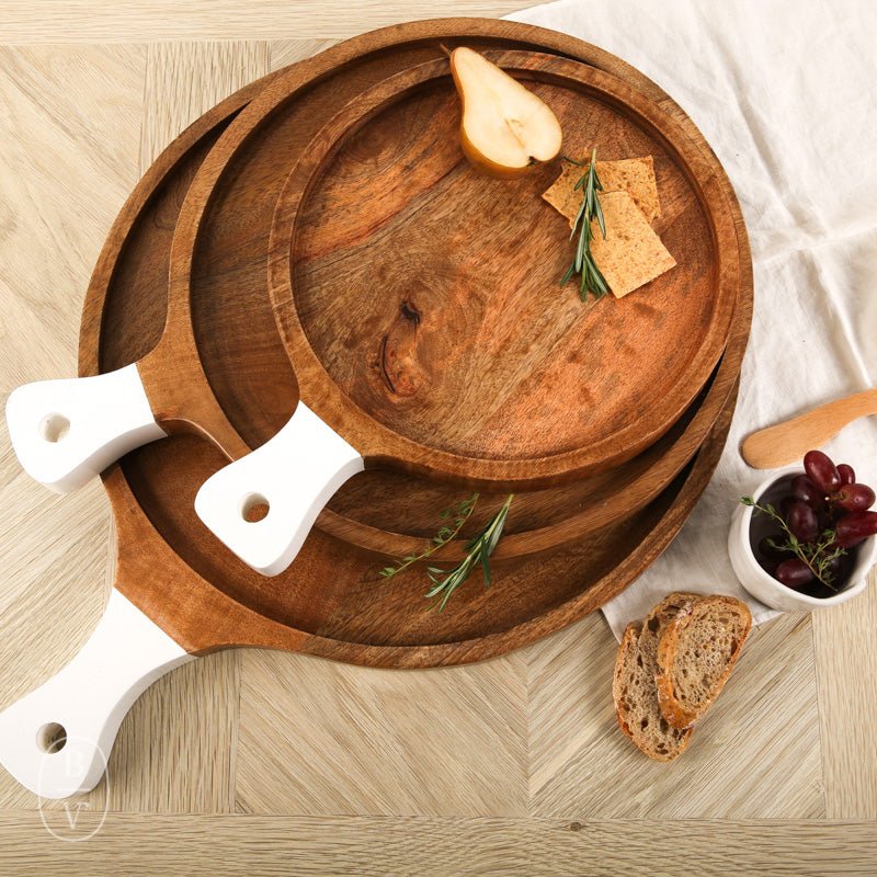 Montes Doggett ROUND CUTTING BOARD WITH WHITE HANDLE