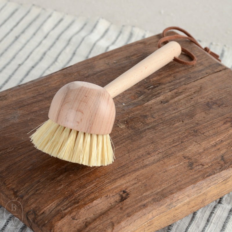 BEECH WOOD BRUSH WITH LEATHER TIE - Bloomingville