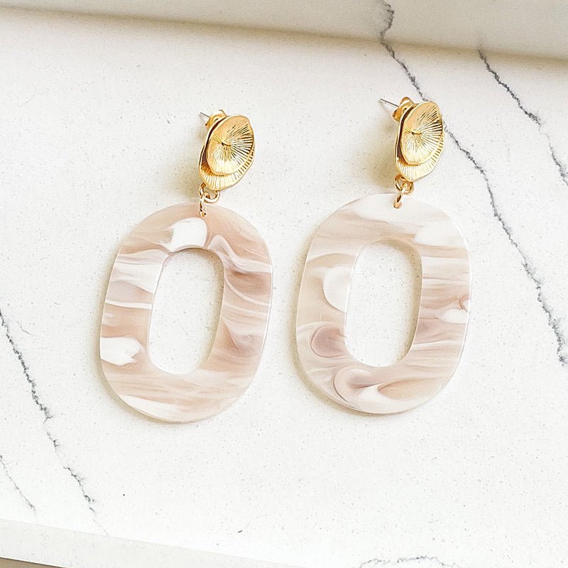 Virtue LILY POST ACRYLIC OVAL EARRINGS Natural Smoke