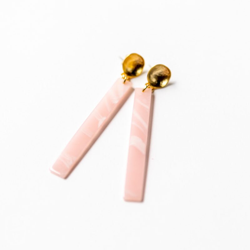 Virtue GOLD ROUND HAMMERED POST ACRYLIC BAR EARRINGS Blush Smoke