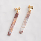Virtue GOLD ROUND HAMMERED POST ACRYLIC BAR EARRINGS Natural Marble